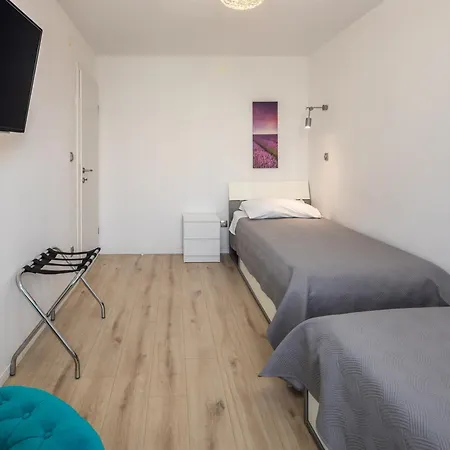 דירה 2 Bedroms Free Parking