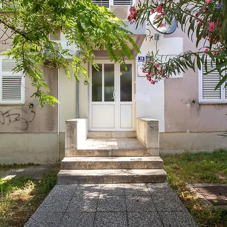 2 Bedroms Free Parking ספליט