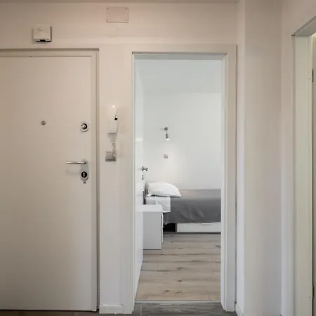 2 Bedroms Free Parking * Split