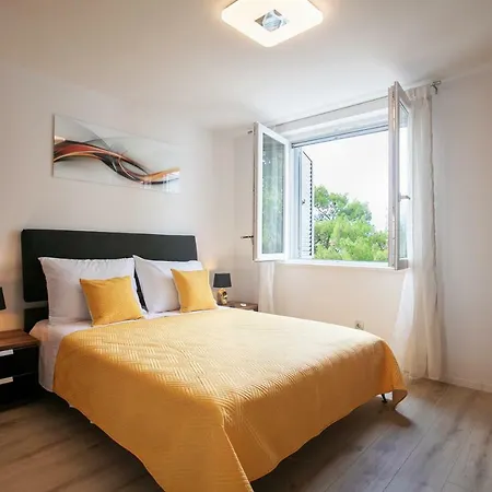 2 Bedroms Free Parking * ספליט